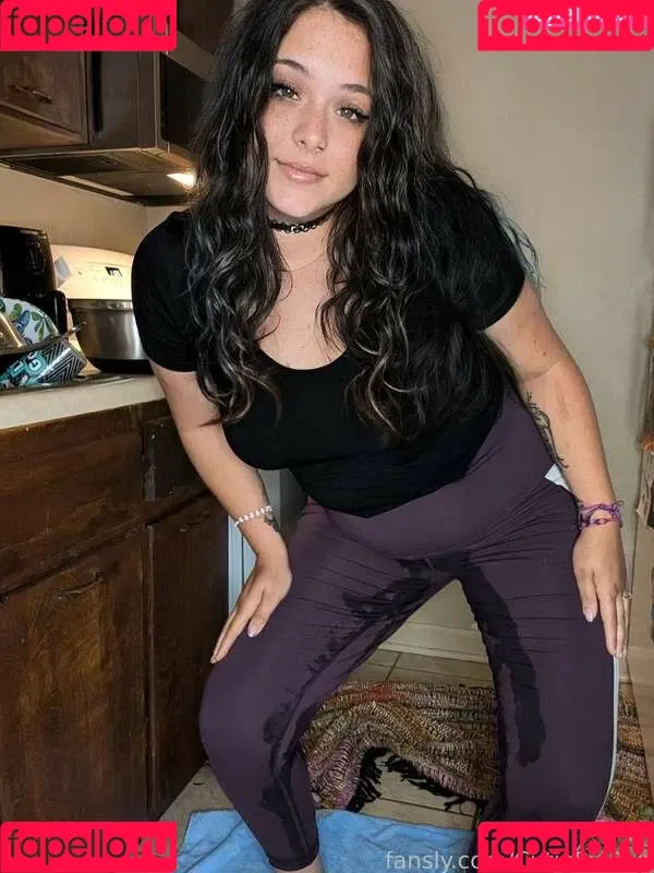 Tinklebell Pees Onlyfans Photo Gallery 