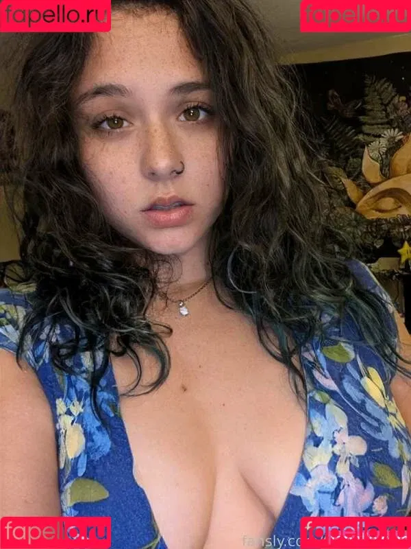 Tinklebell Pees Onlyfans Photo Gallery 