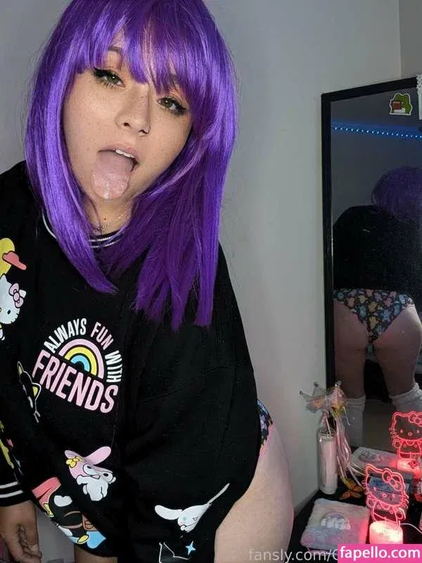 Tinklebell Pees Onlyfans Photo Gallery 