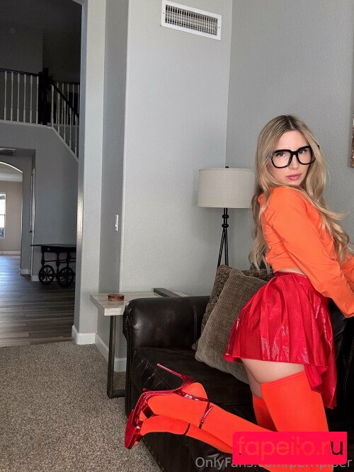Tinklebell Pees Nude Onlyfans Photo 4