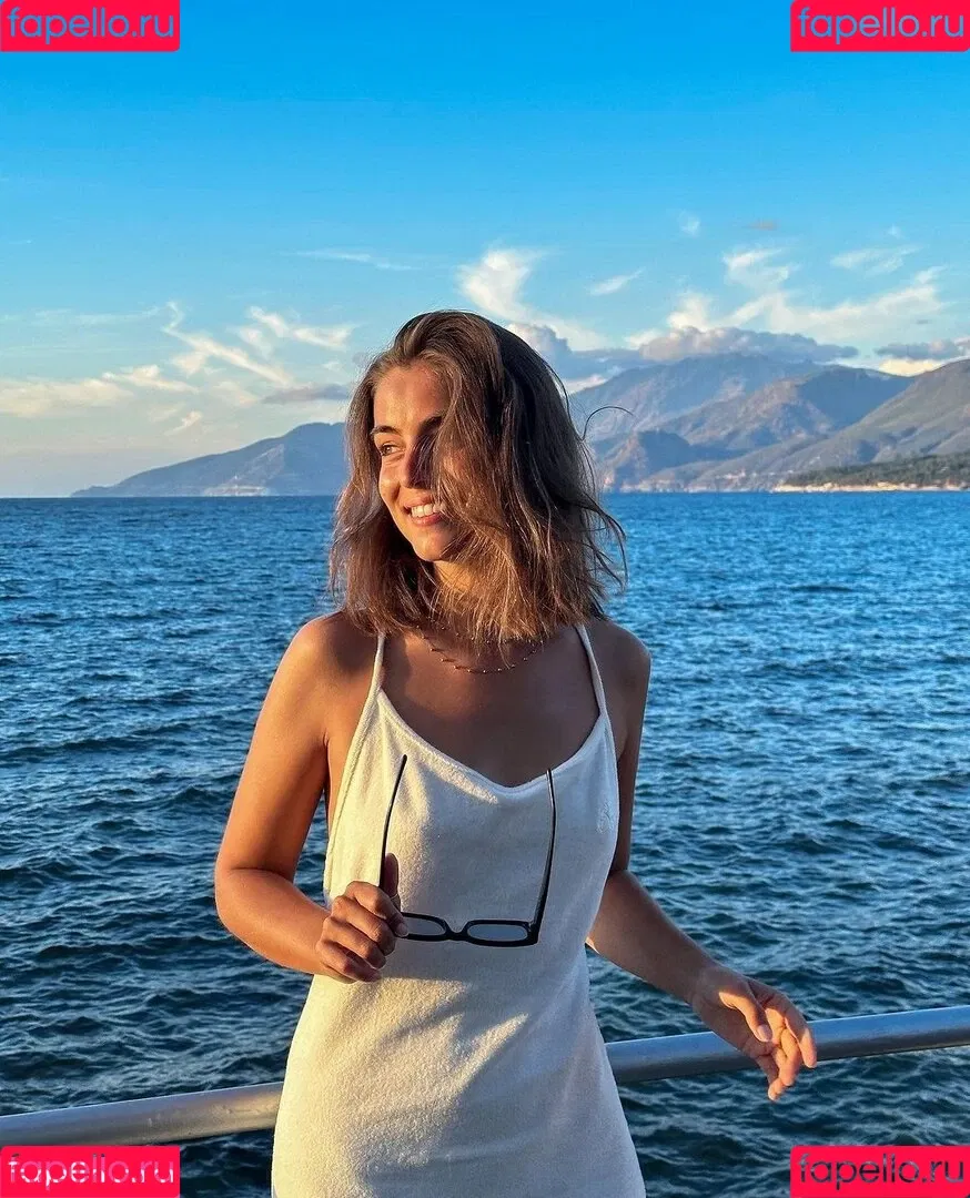 Charlotte Lemay Onlyfans Photo Gallery 