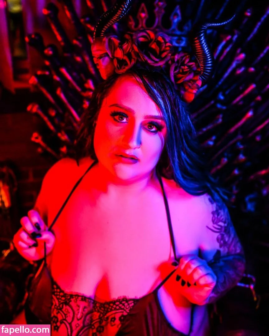 NyxieAssists Onlyfans Photo Gallery 