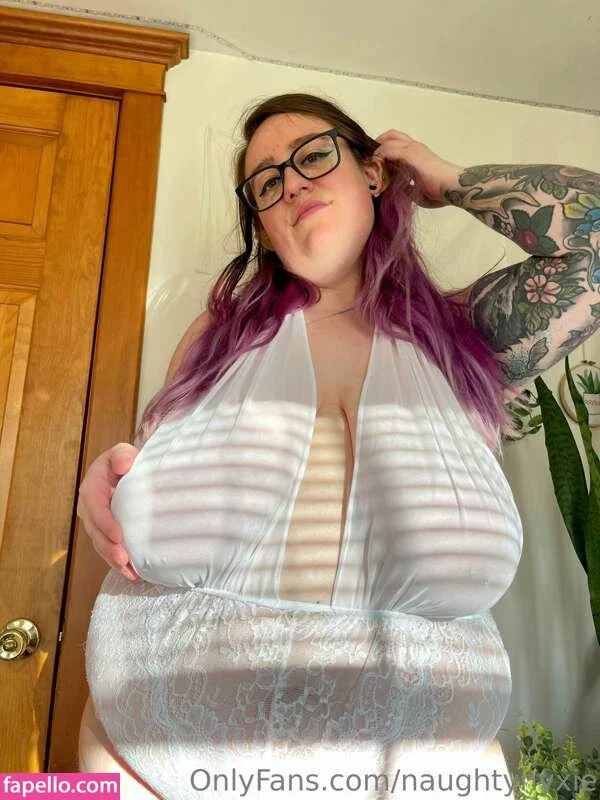 NyxieAssists Onlyfans Photo Gallery 