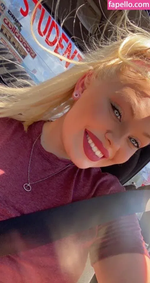 Kourtney Garrett Onlyfans Photo Gallery 