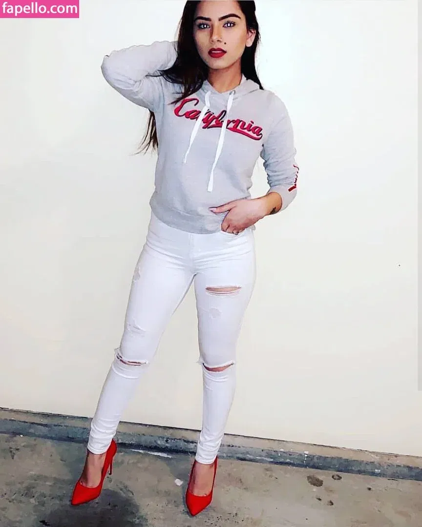 Sukh Bains Onlyfans Photo Gallery 