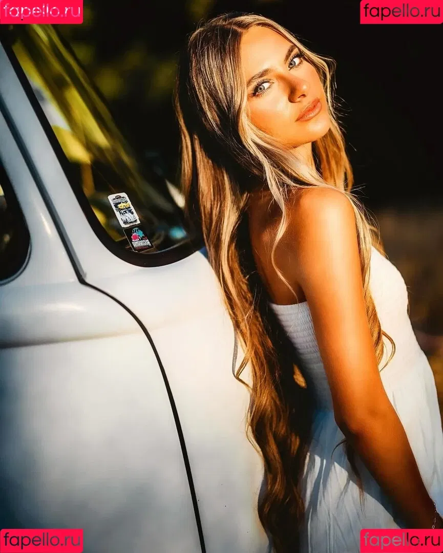 Analeese Bonfiglio Onlyfans Photo Gallery 