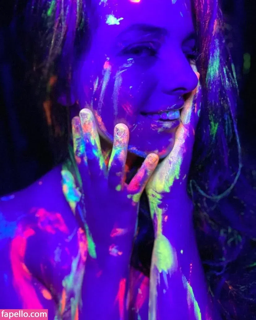 raeoticneutral Onlyfans Photo Gallery 