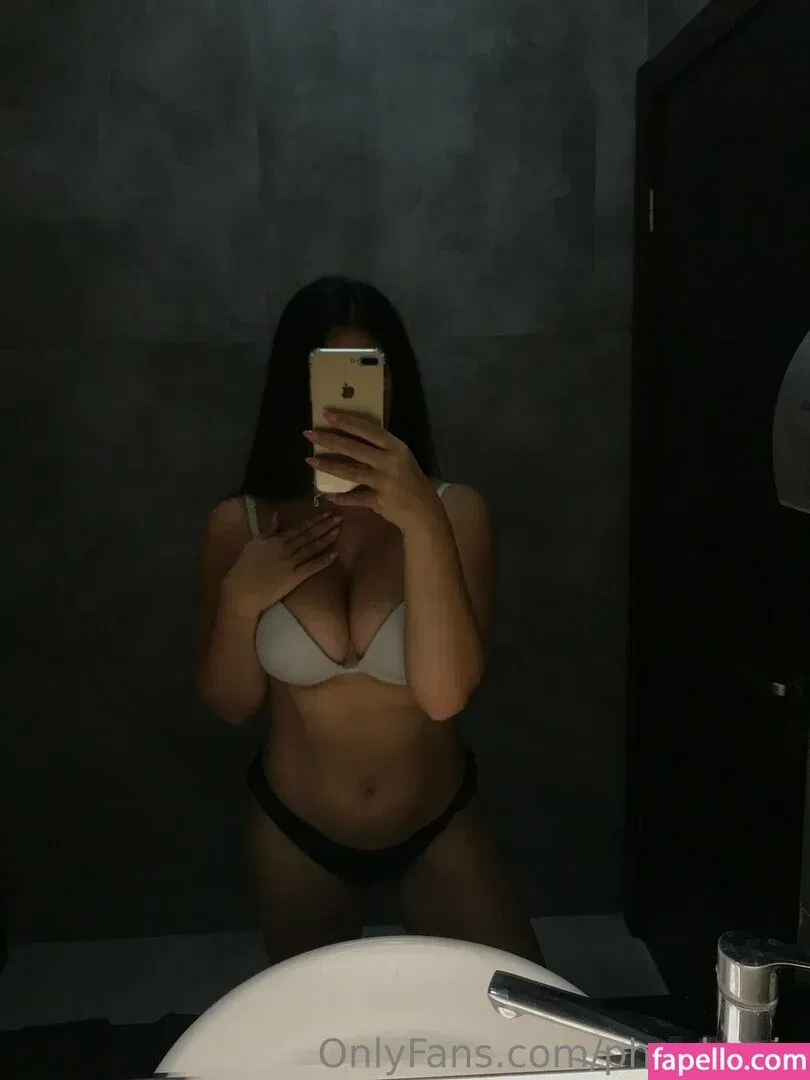 theephoebee Onlyfans Photo Gallery 