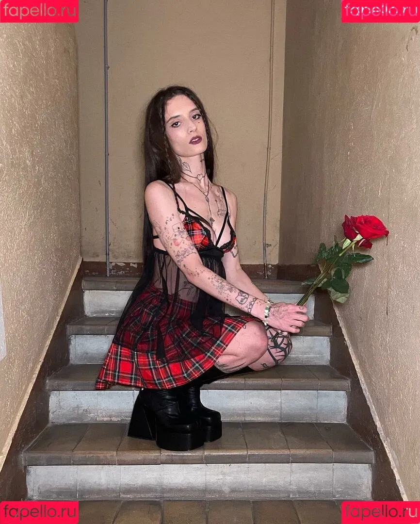 C0m9ts Onlyfans Photo Gallery 