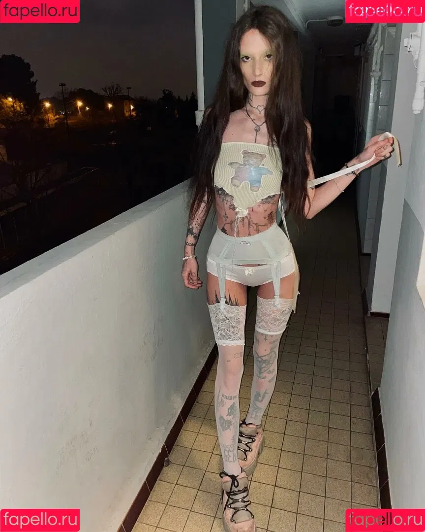 C0m9ts Onlyfans Photo Gallery 