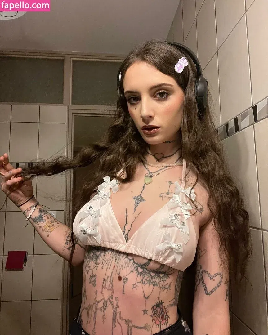 C0m9ts Onlyfans Photo Gallery 