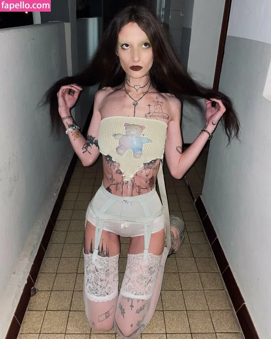 C0m9ts Onlyfans Photo Gallery 