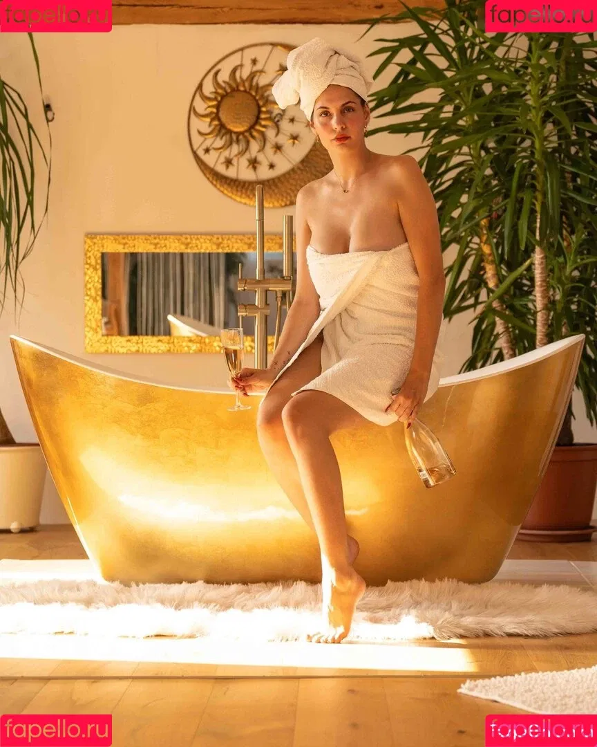 Jana Esser Onlyfans Photo Gallery 