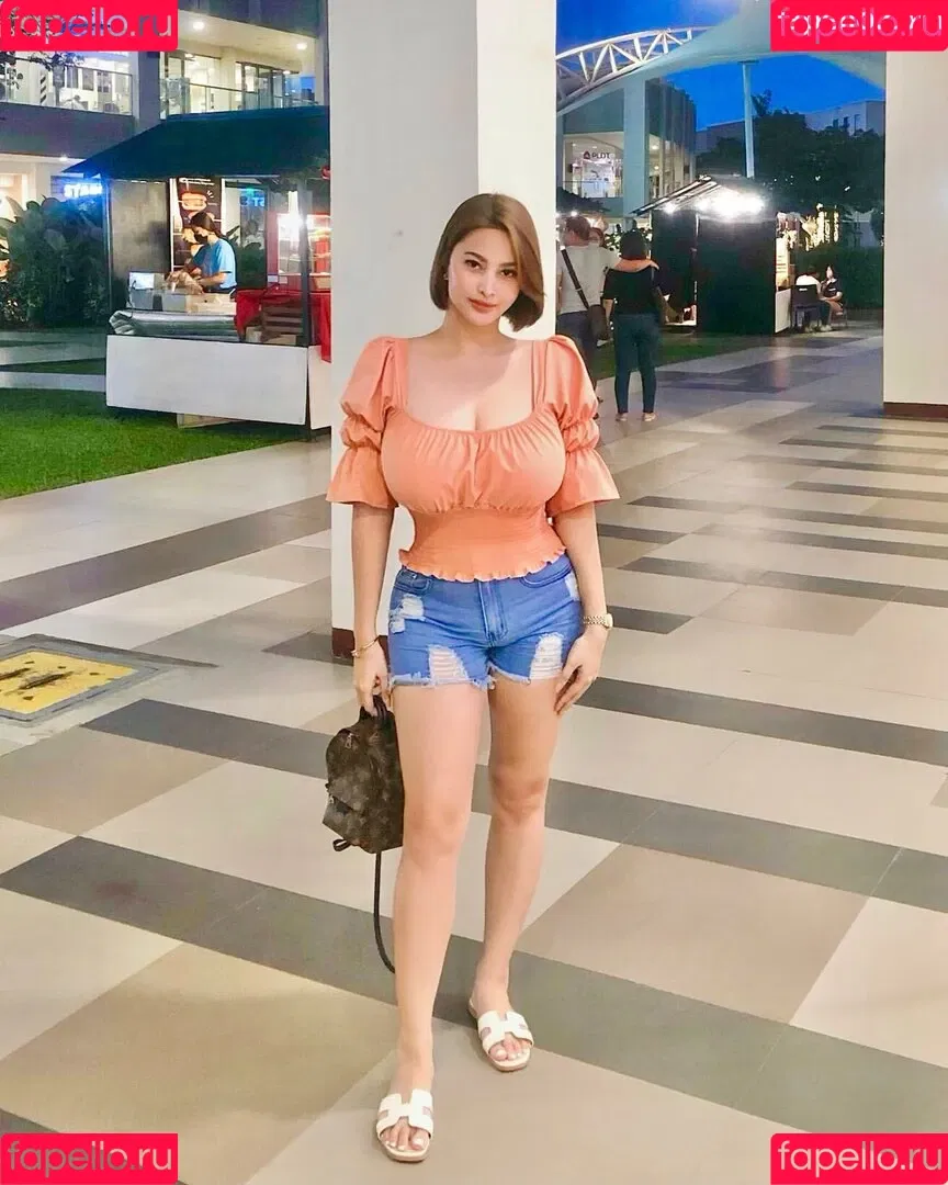Mitzina Larino Onlyfans Photo Gallery 