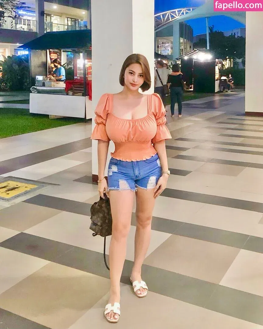 Mitzina Larino Onlyfans Photo Gallery 