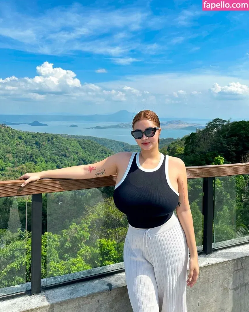 Mitzina Larino Onlyfans Photo Gallery 