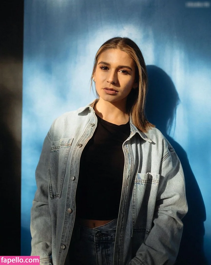 Jana Wosnitza Onlyfans Photo Gallery 