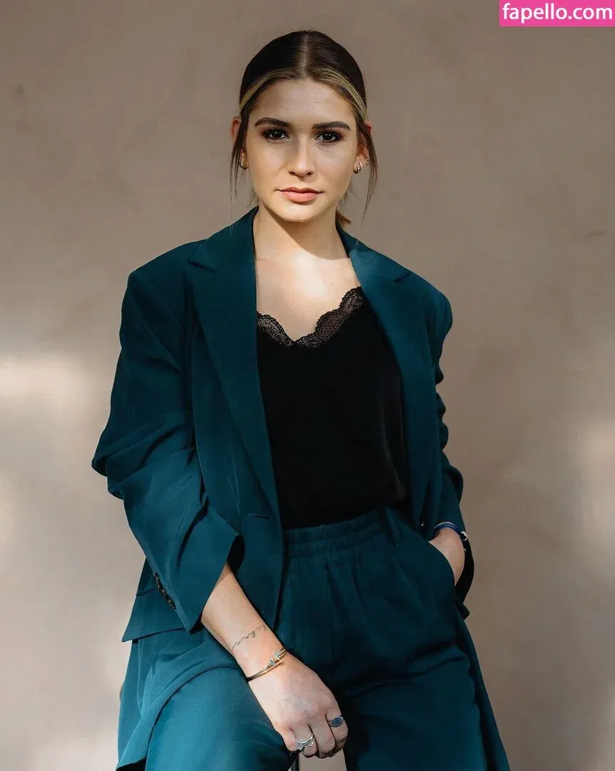 Jana Wosnitza Onlyfans Photo Gallery 