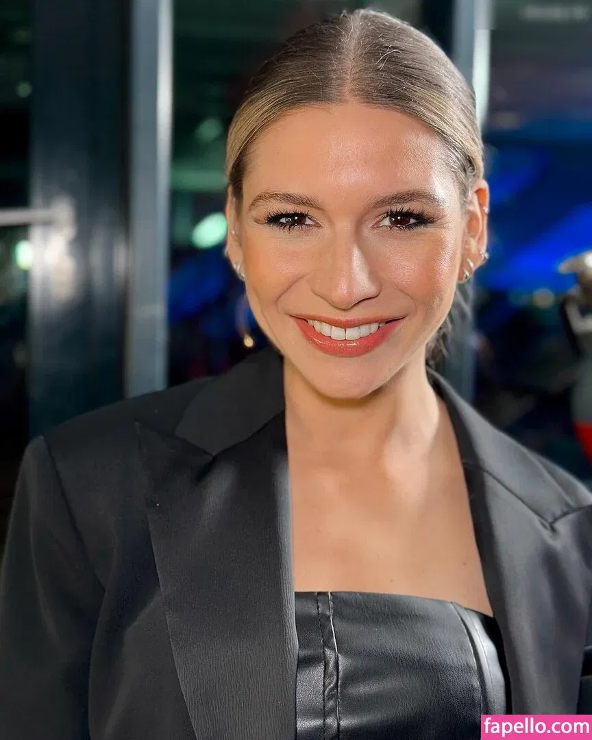 Jana Wosnitza Onlyfans Photo Gallery 