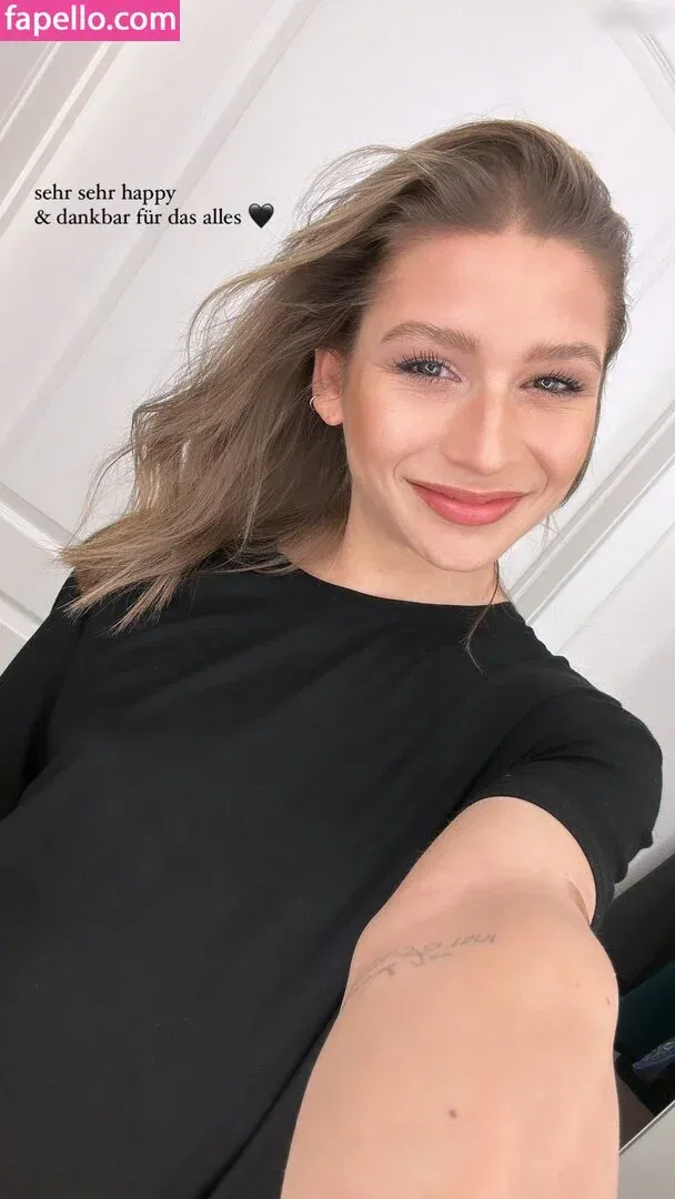 Jana Wosnitza Onlyfans Photo Gallery 