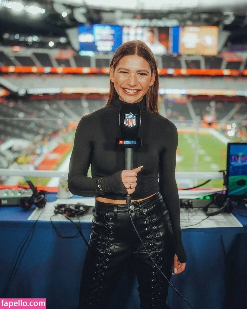 Jana Wosnitza Onlyfans Photo Gallery 