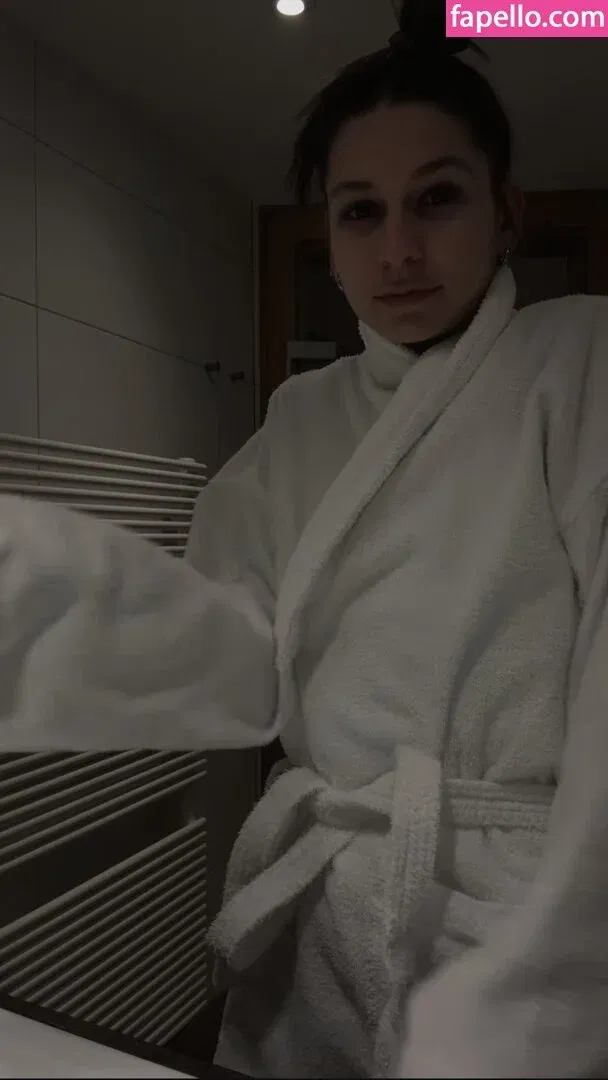 Jana Wosnitza Onlyfans Photo Gallery 