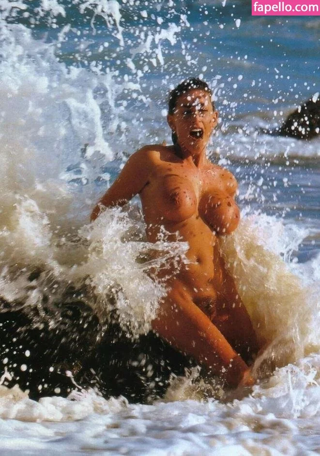 Sarah Young Onlyfans Photo Gallery 