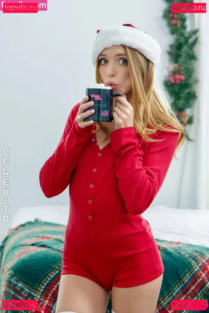 Myra Moans Onlyfans Photo Gallery 