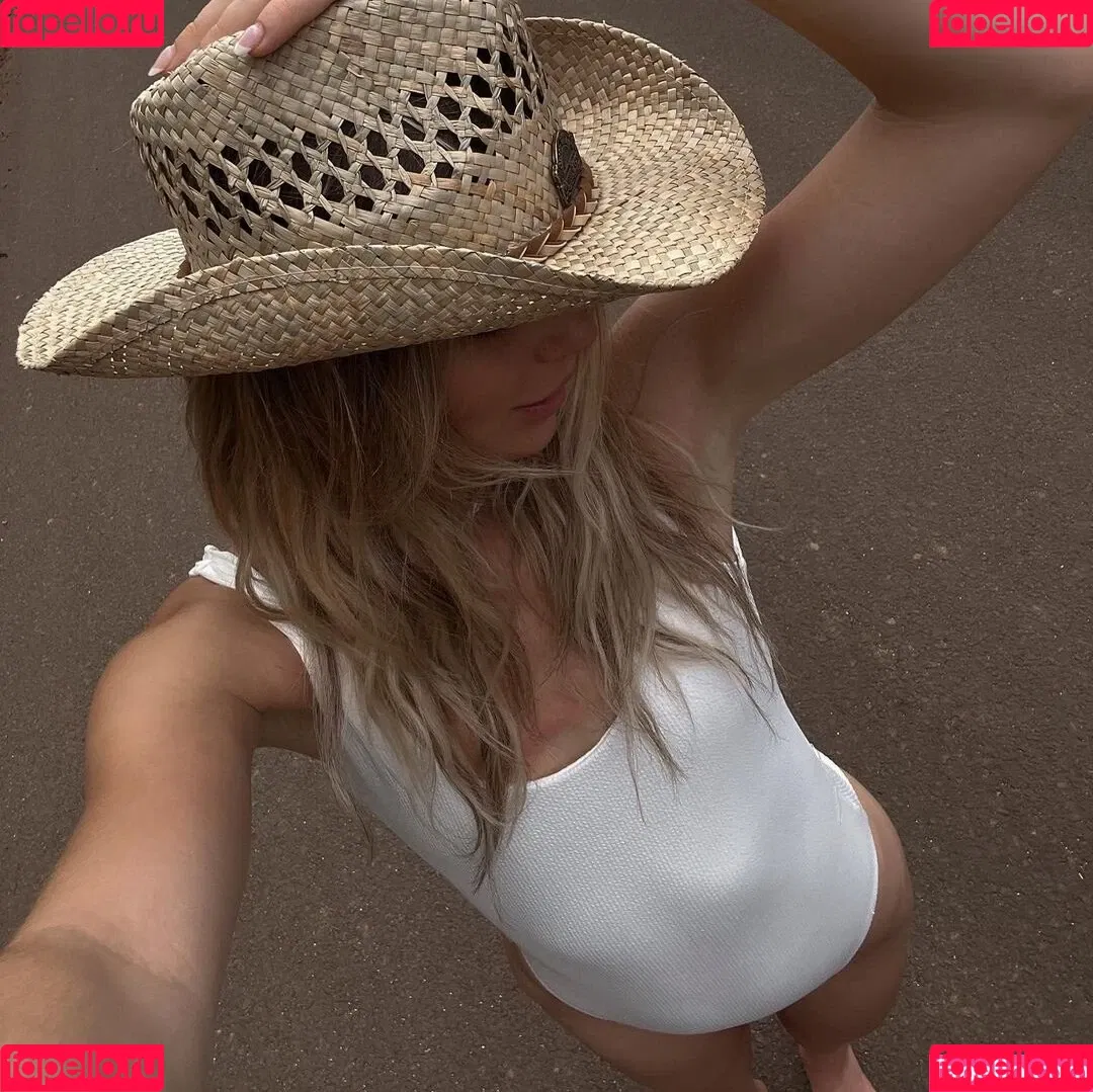 Ellie Thumann Onlyfans Photo Gallery 