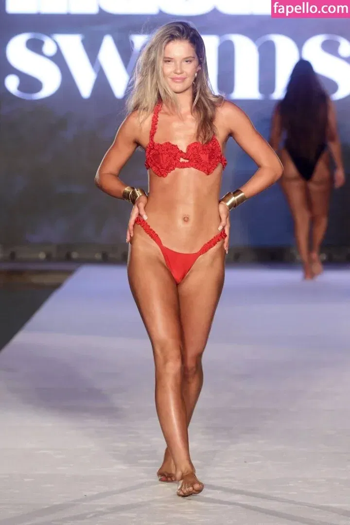 Ellie Thumann Onlyfans Photo Gallery 