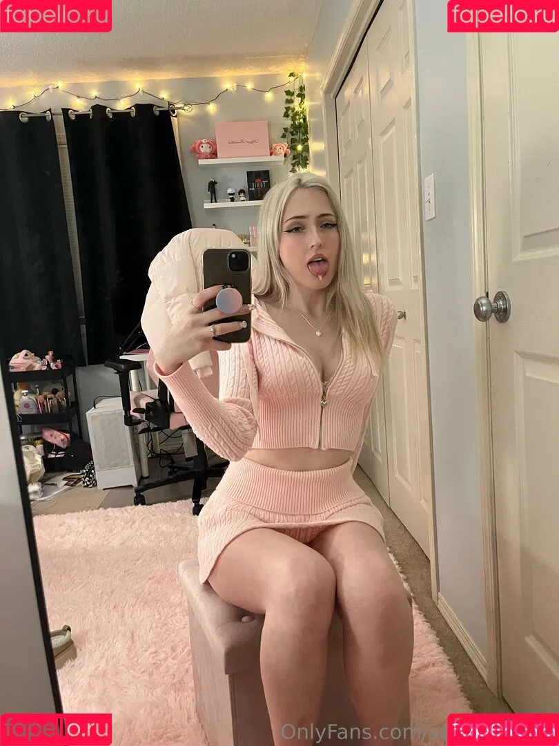 QoR Saige Onlyfans Photo Gallery 