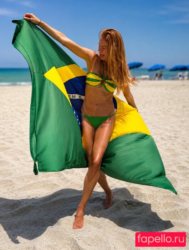 Thaís Pacholek Nude Onlyfans Photo 15