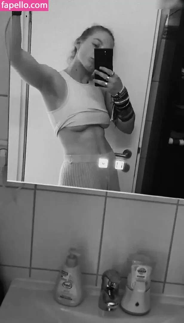 einfachnurchristiinaa Onlyfans Photo Gallery 