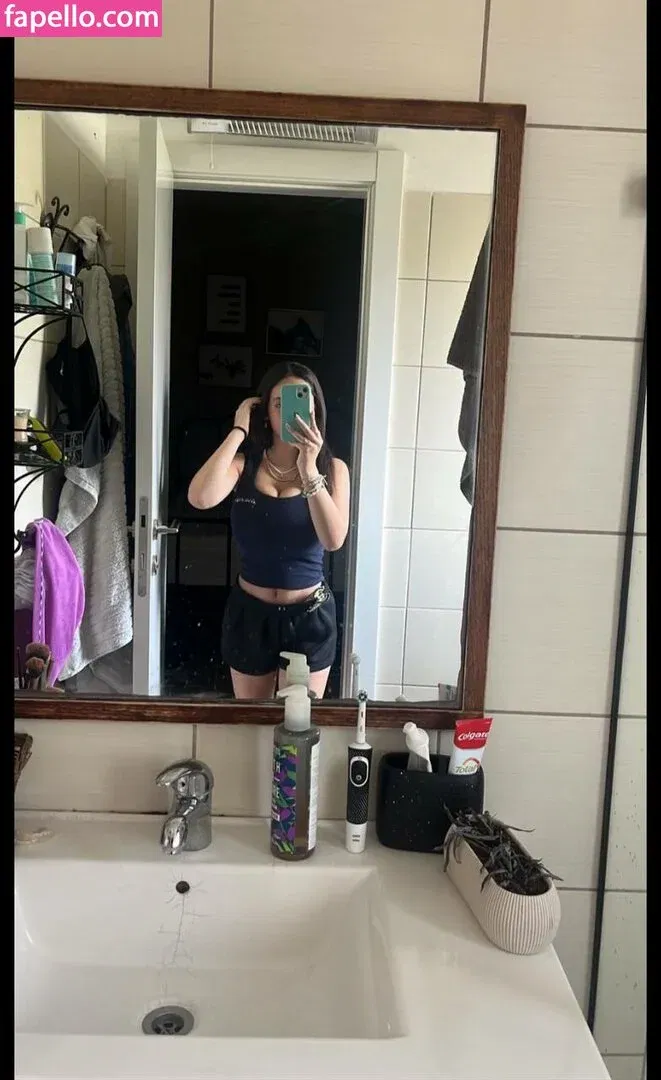 Pelegsaar Onlyfans Photo Gallery 