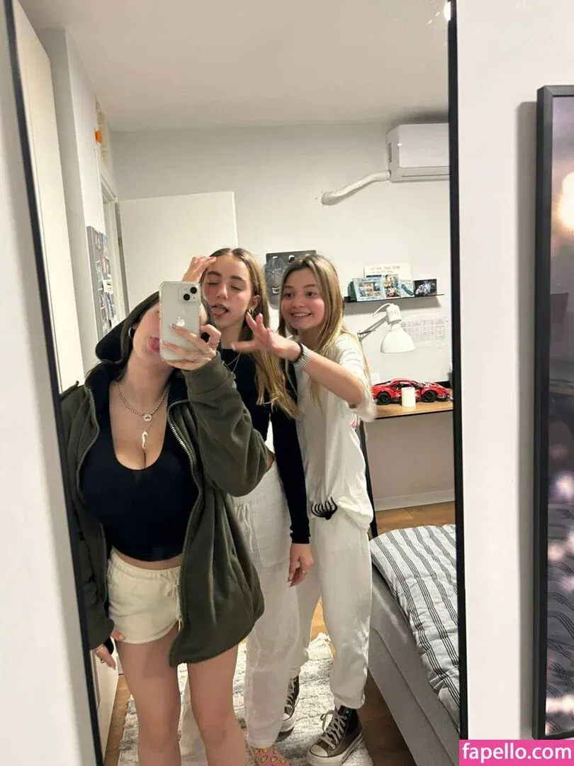 Pelegsaar Onlyfans Photo Gallery 