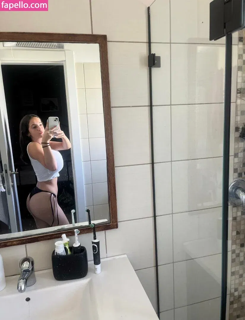 Pelegsaar Onlyfans Photo Gallery 