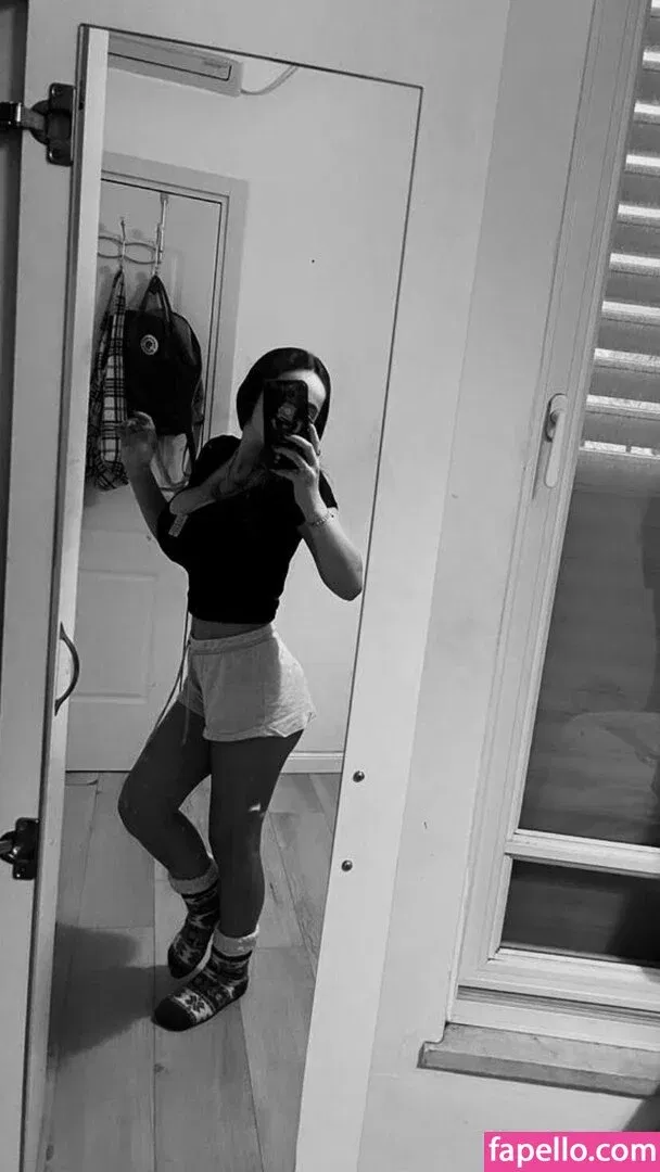 Pelegsaar Onlyfans Photo Gallery 