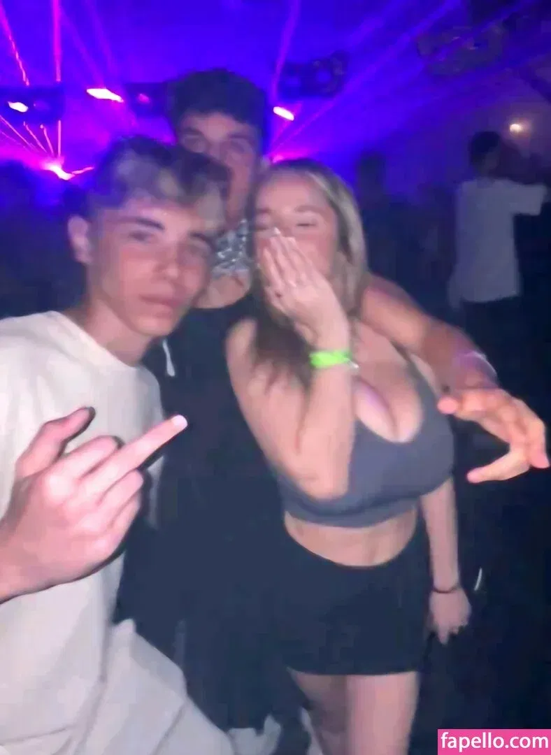 Pelegsaar Onlyfans Photo Gallery 