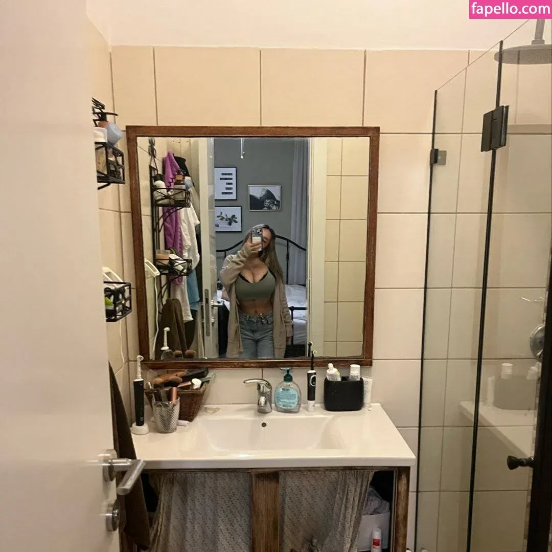 Pelegsaar Onlyfans Photo Gallery 