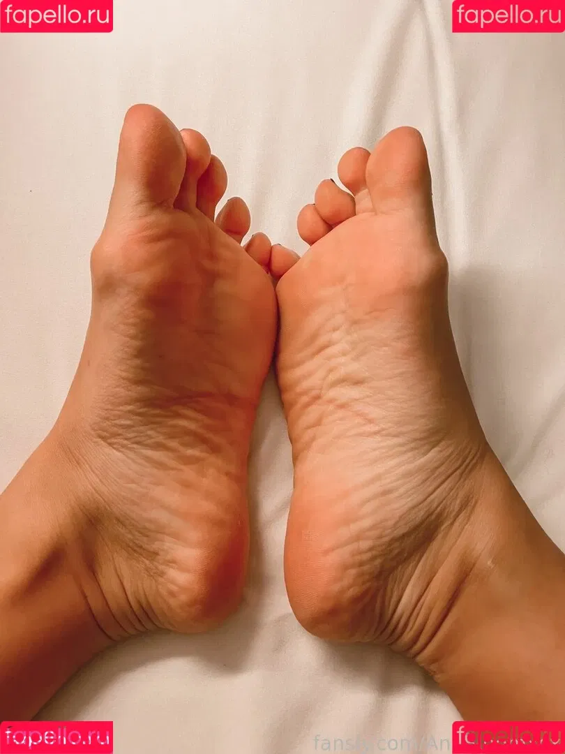 AnaBloomxox Onlyfans Photo Gallery 