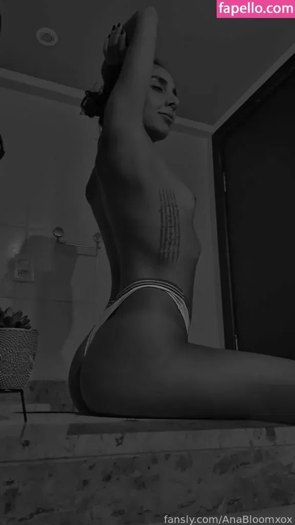 AnaBloomxox Onlyfans Photo Gallery 