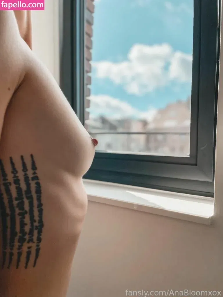 AnaBloomxox Onlyfans Photo Gallery 