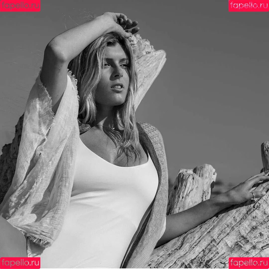 Bella White Onlyfans Photo Gallery 