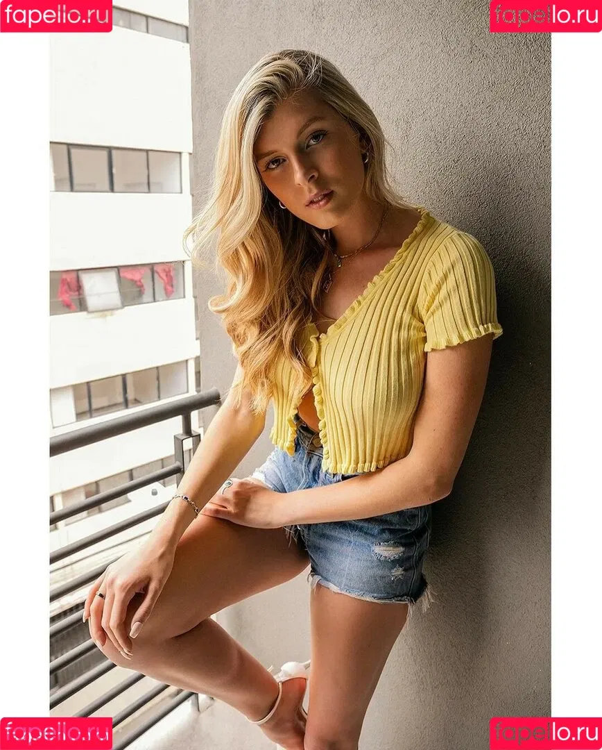 Bella White Onlyfans Photo Gallery 