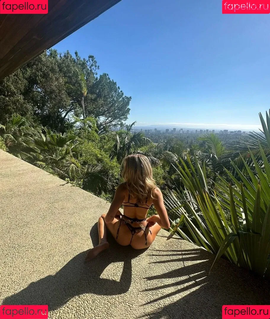 Bella White Onlyfans Photo Gallery 