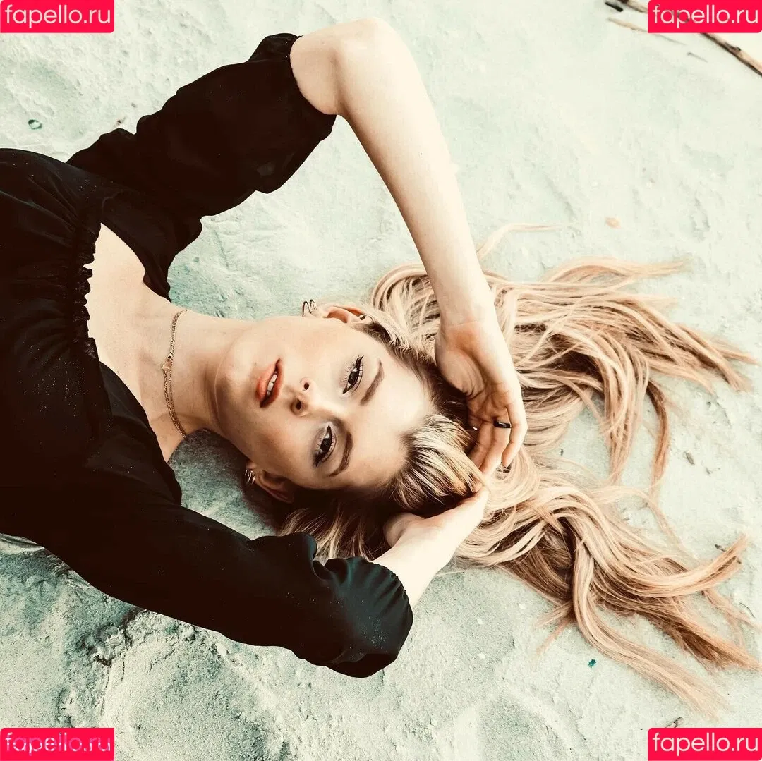 Bella White Onlyfans Photo Gallery 