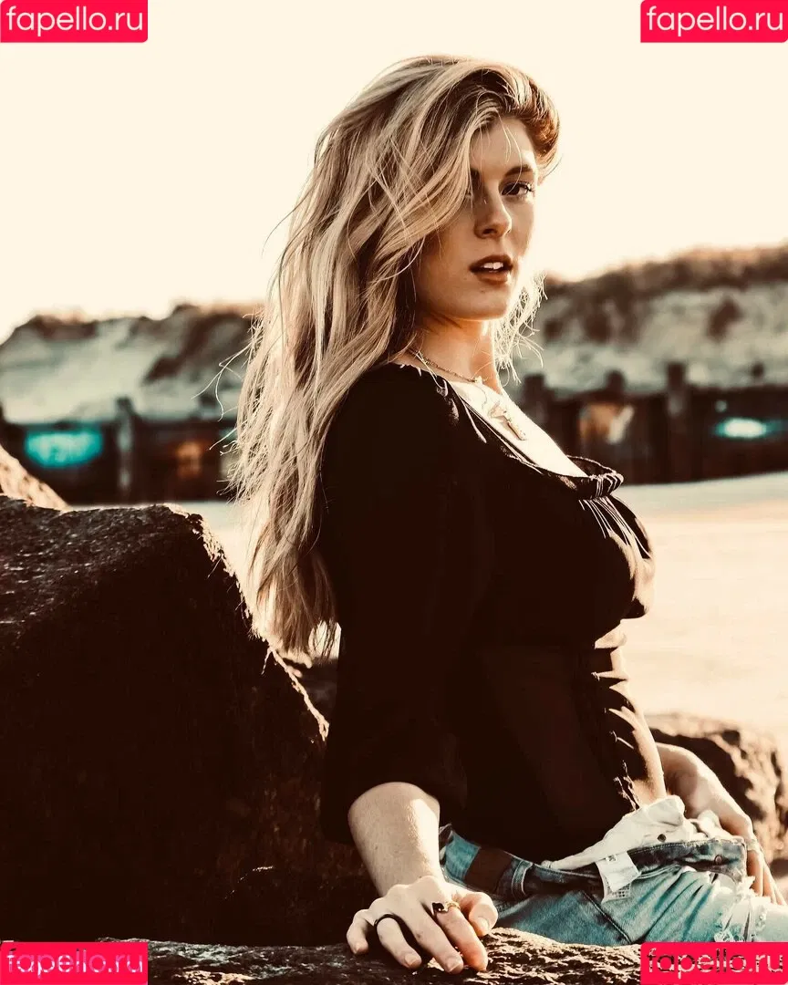 Bella White Onlyfans Photo Gallery 