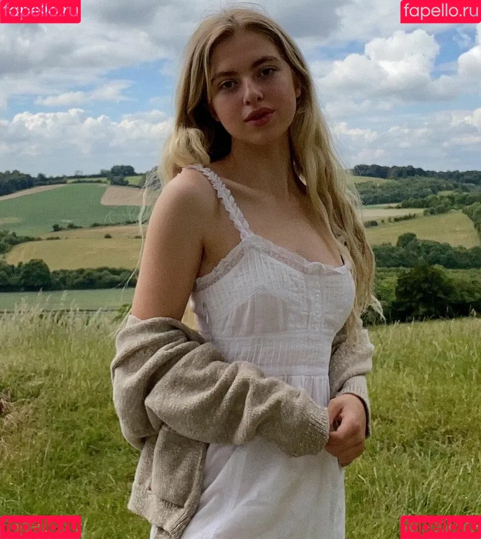 Anais Gallagher Onlyfans Photo Gallery 