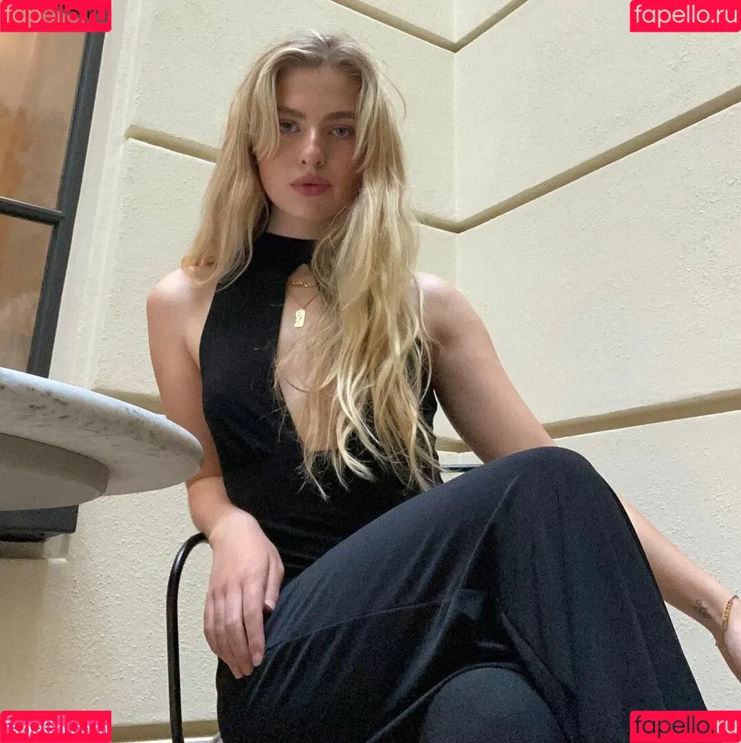 Anais Gallagher Onlyfans Photo Gallery 