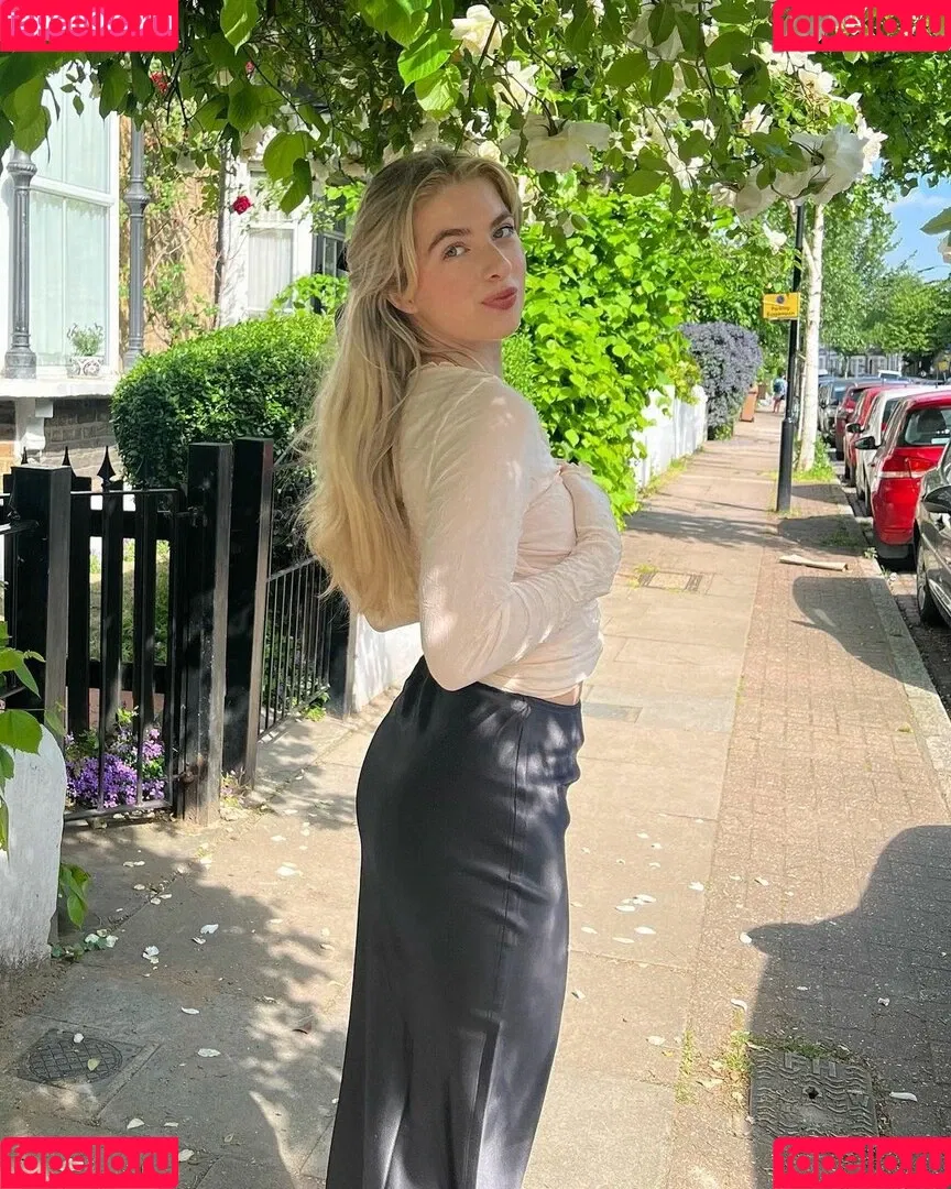 Anais Gallagher Onlyfans Photo Gallery 